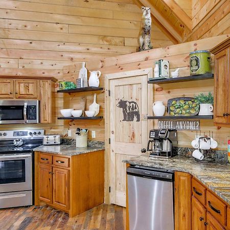 Riverfront Cabin With Hot Tub - 3 Miles To Dollywood Pigeon Forge Zewnętrze zdjęcie