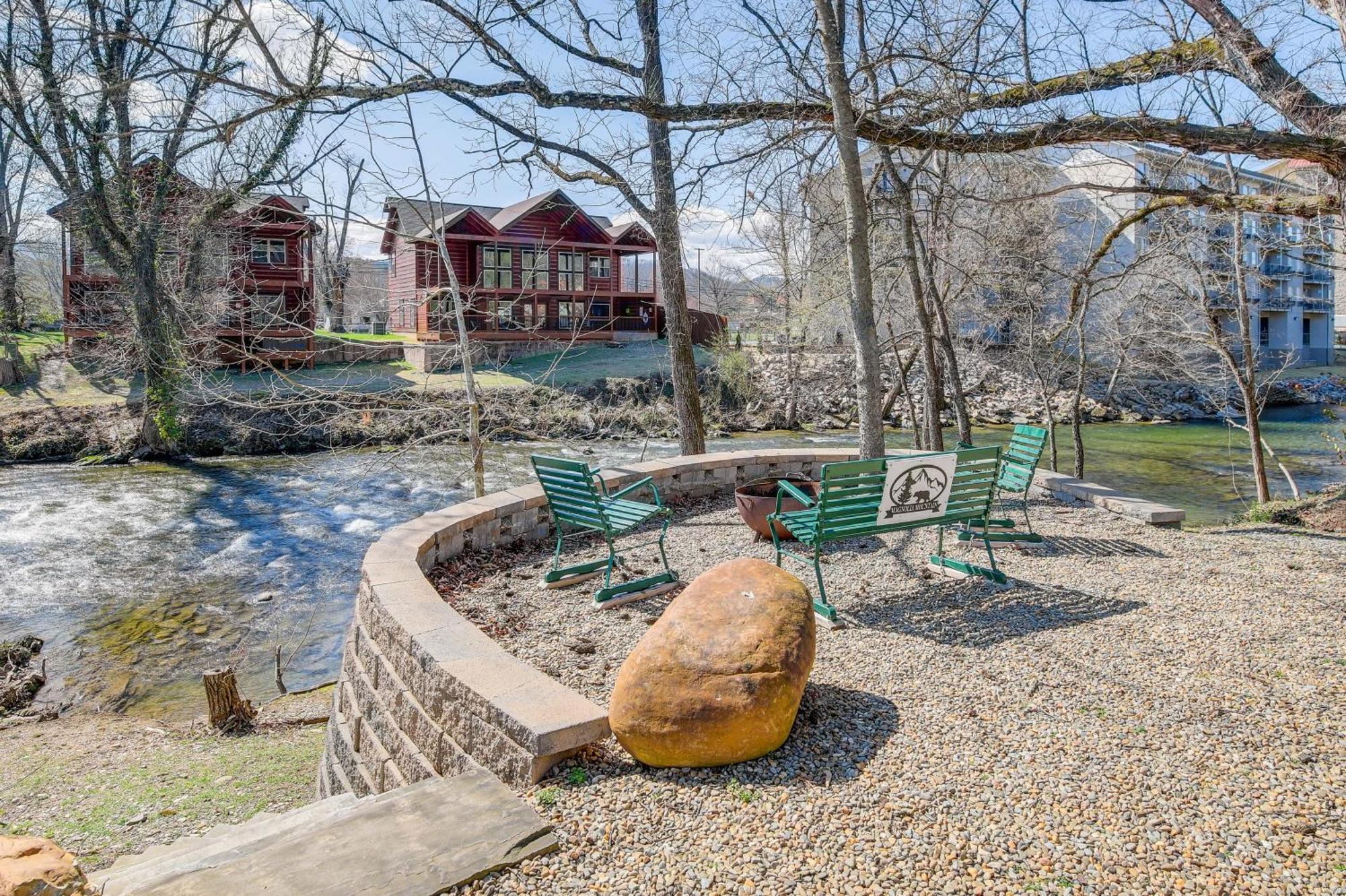 Riverfront Cabin With Hot Tub - 3 Miles To Dollywood Pigeon Forge Zewnętrze zdjęcie