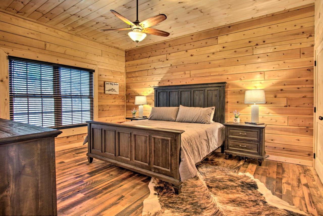 Riverfront Cabin With Hot Tub - 3 Miles To Dollywood Pigeon Forge Zewnętrze zdjęcie