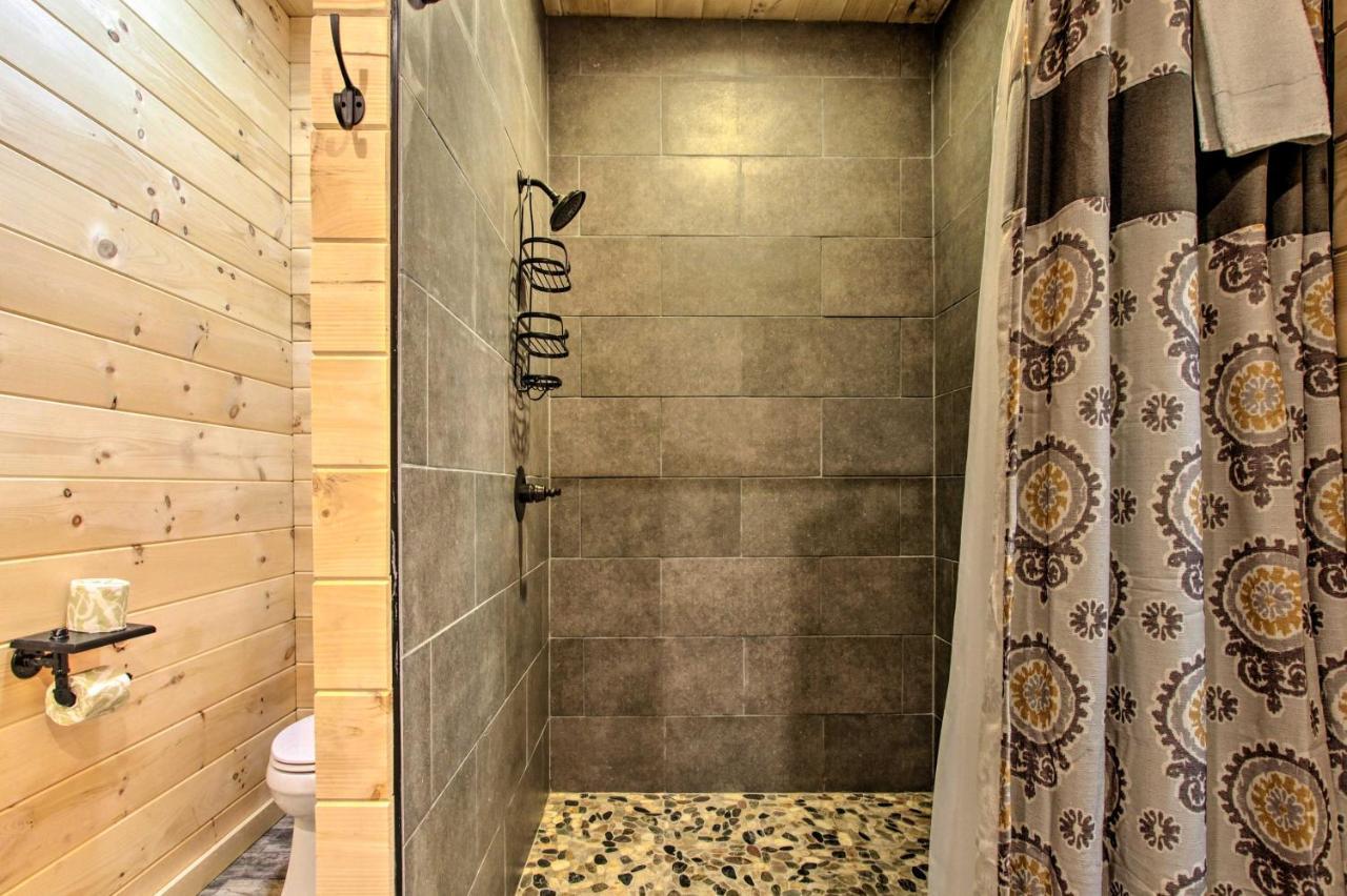 Riverfront Cabin With Hot Tub - 3 Miles To Dollywood Pigeon Forge Zewnętrze zdjęcie